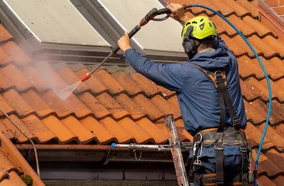 Démoussage et hydrofuge de toiture à Veigné